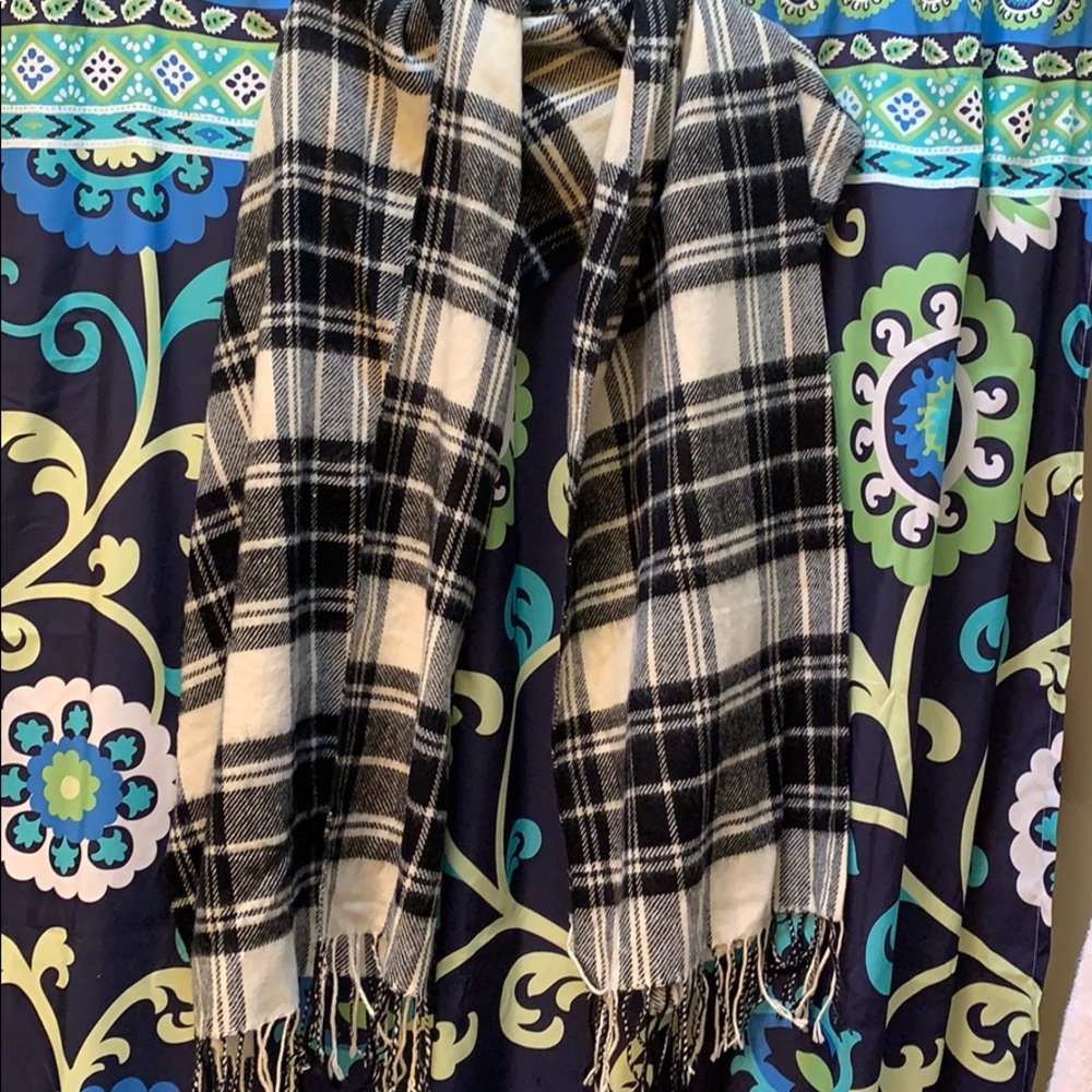 Black and whites scarf